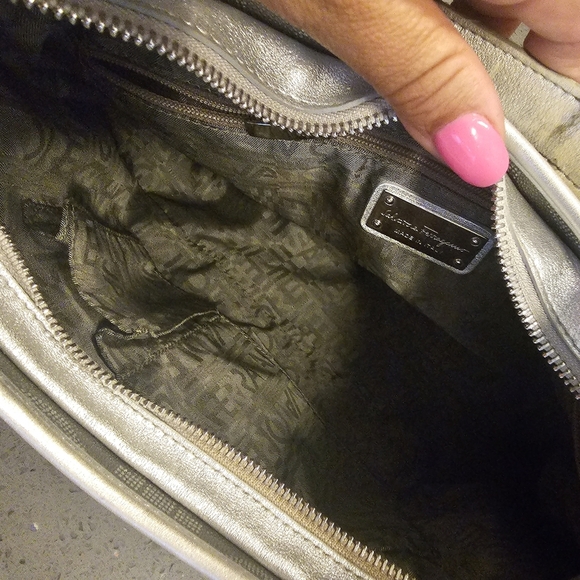 Salvatore ferragamo silver shoulder/handbag. - Picture 15 of 17